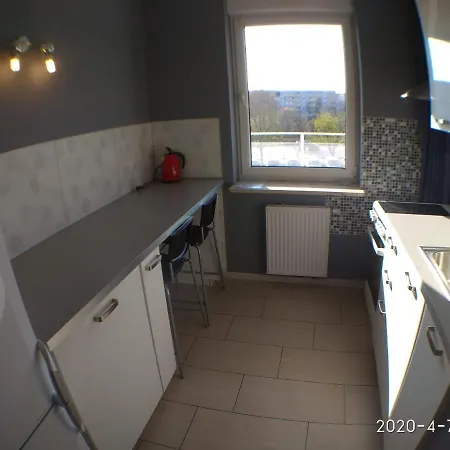 1090 Smialego 38 - Tanie Pokoje W Apartamencie - Samodzielne Zameldowanie - Self Check In Poznan Exterior photo