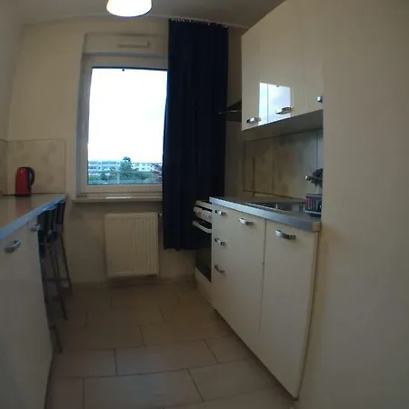 1090 Smialego 38 - Tanie Pokoje W Apartamencie - Samodzielne Zameldowanie - Self Check In Poznan Exterior photo